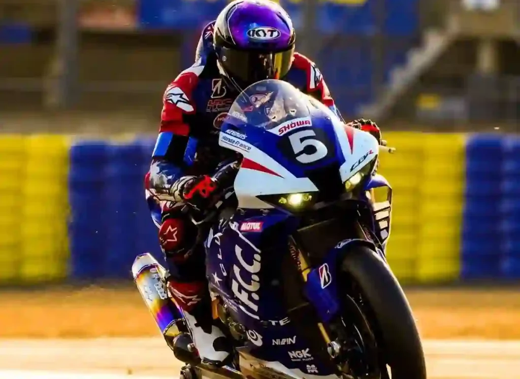 Photo d'un motard aux 24h du MAns Moto, illustre l'articles Les événements du Mans : des opportunités puissantes pour la communication de votre TPE/PME